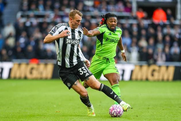 Newcastle United v Fulham, Premier League Dan Burn Of Newcastle United under pressure from Adama TraorÃ Of Fulham during the Newcastle United v Fulham Premier League match at St. James Park, Newcastle Upon Tyne, England on 25 October 2025 Credit: Lee Keuneke Every Second Media Editorial use only. All images are copyright Every Second Media Limited. No images may be reproduced without prior permission. All rights reserved. Premier League and Football League images are subject to licensing agreements with Football DataCo Limited. see https: www.football-dataco.com Copyright: xIMAGO EveryxSecondxMediax ESM-1639-0098 LeexKeunekex xEveryxSecondxMediax