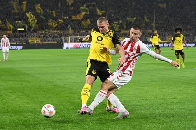 Julian Ryerson (Borussia Dortmund) und Kristoffer Lund (1. FC Koeln) im Zweikampf waehrend des Spiels der Bundesliga zwischen Borussia Dortmund und 1. FC Köln, Signal Iduna Park am 25. October 2025 in Dortmund, Deutschland. (Foto von Ralf Treese DeFodi Images) +++ Julian Ryerson (Borussia Dortmund) und Kristoffer Lund (1. FC Koeln) battle for the ball during the Bundesliga match between Borussia Dortmund and 1. FC Köln at Signal Iduna Park on October 25, 2025 in Dortmund, Germany. (Photo by Ralf Treese DeFodi Images) DFL regulations prohibit any use of photographs as image sequences and or quasi-video. (Photo by Ralf Treese DeFodi Images) Julian Ryerson Borussia Dortmund and Kristoffer Lund 1 FC Koeln in a duel during the Bundesliga match between Borussia Dortmund and 1 FC Koeln, Signal Iduna Park on October 25, 2025 in Dortmund, Germany Photo by Ralf Treese DeFodi Images Julian Ryerson Borussia Dortmund and Kristoffer Lund 1 FC Koeln battle for the ball during the Bundesliga match between Borussia Dortmund and 1 FC Koeln at Signal Iduna Park on October 25, 2025 in Dortmund, Germany Photo by Ralf Treese DeFodi Images DFL regulations prohibit any use of photographs as image sequences and or quasi video Photo by Ralf Treese DeFodi Images