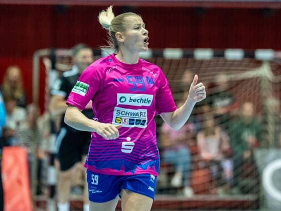Antje Doell Sport Union Neckarsulm, 59 gives her teammates the thumbs up, Sport Union Neckarsulm vs Frisch Auf Goeppingen, Handball, 1 Bundesliga, Season 2025 2026, 25 10 2025 Sport Union Neckarsulm vs Frisch Auf Goeppingen, Handball, 1 Bundesliga, Season 2025 2026, 25 10 2025 Neckarsulm Copyright: xEibner-Pressefoto MichaelxSchmidx EP_MST