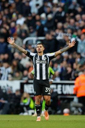 25th October 2025; St James Park, Newcastle, England; Premier League Football, Newcastle United versus Fulham; Bruno Guimaraes of Newcastle United celebrates scoring his sides second goal of the match in the 90th min 2-1  CraigxCowan