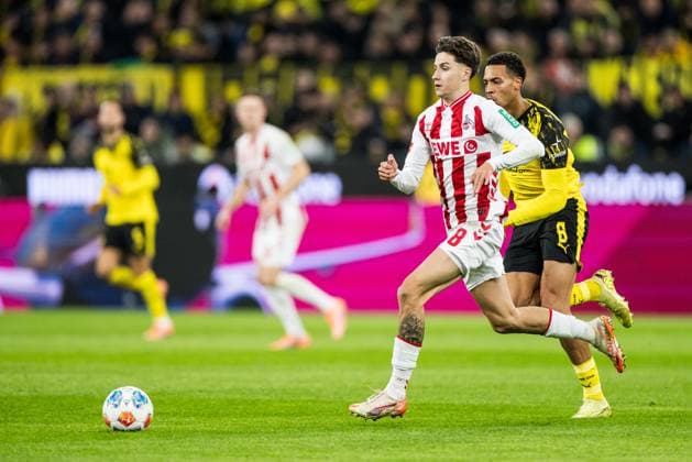 1 Fussball Bundesliga Borussia Dortmund vs 1 FC Koeln, 25 10 2025 DORTMUND, GERMANY OCTOBER 25 Denis Huseinbasic 1 FC Koeln, 8 controls the ball against Felix Nmecha Borussia Dortmund, 8 during the Bundesliga match between Borussia Dortmund vs 1 FC Koeln at Signal Iduna Park on matchday 8 of the 1 Fussball Bundesliga on October 25, 2025 in Dortmund, Germany Copyright: xBEAUTIFULxSPORTS Wunderlx