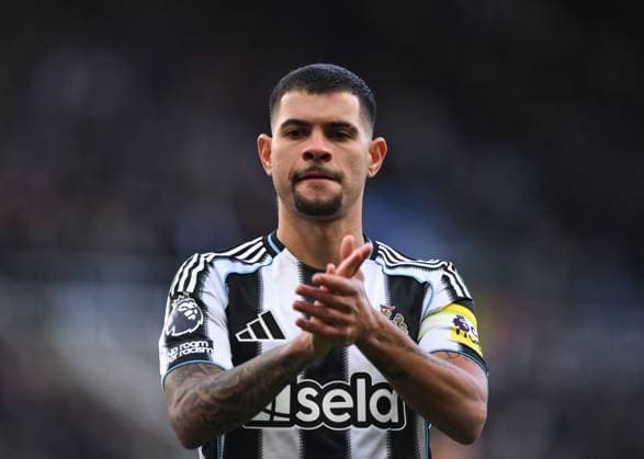 Bruno Guimaraes of Newcastle United during the Premier League 2025 26 League match between Newcastle United FC and Fulham at St James Park on October 25, 2025 in Newcastle upon Tyne, England. Copyright: xRichardxLee SportsxPressxPhotox Sportspressphoto_SPR50910