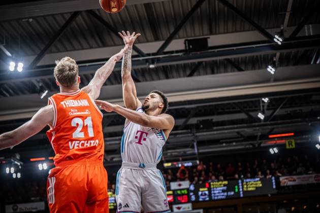1 Basketball Bundesliga, easyCredit BBL, Season 2025 2026, Men, Main round, 5 Matchday, 25 10 2025, RASTA Vechta Telekom Baskets Bonn Alijah Comithier 2 Telekom Baskets Bonn at the Korbleger Vechta RASTA Dome Niedersachsen Germany