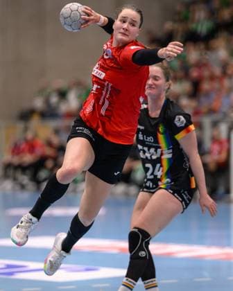 Csenge, Kuczora Rueckraum, Thueringer HC, 59 , Laurentia, Wolff Rueckraum Mitte, VfL Oldenburg, 24 GER, Thuringia, Thueringer HC vs VfL Oldenburg, Alsco Handball Bundesliga Frauen, 1 Handballbundesliga Frauen, Handball, Matchday 6, 2025 2026 season, 6 p.m., 25 10 2025 GER, Thuringia, Thueringer HC v VfL Oldenburg, Alsco Handball Bundesliga Frauen, 1 Handballbundesliga Frauen, Handball, Matchday 6, 2025 2026 season, 6 p.m., 25 10 2025 Bad Langensalza Copyright: xEibner-Pressefoto MartinxHerbstx EP_MHT