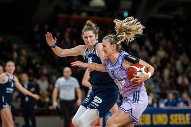 Basketball Berlin 25 10 2025 Season 2025 2026 Toyota DBBL 1 Bundesliga Women, Women Alba Berlin SYNTAINICS MBC Nina Rosemeyer Alba, No 11 Romy Bär MBC, No 46
