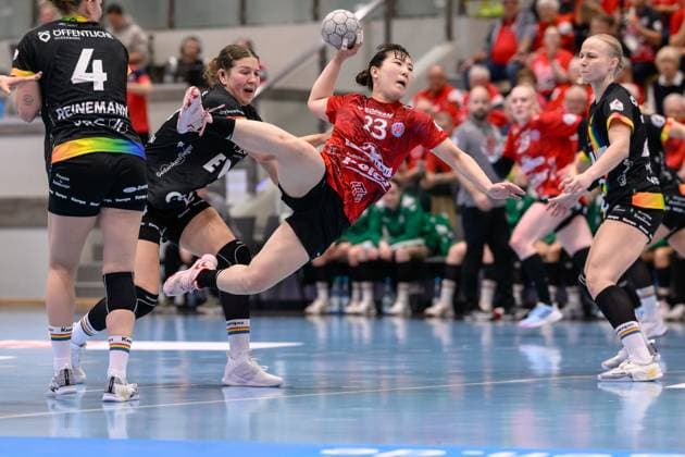 Natsuki, Aizawa Back, Thueringer HC, 23 , Toni Luisa, Reinemann Back Left, VfL Oldenburg, 4 , Marie, Steffen Circle Winger, VfL Oldenburg, 14 , Lotta, Roepcke Back Center, VfL Oldenburg, 22 GER, Thuringia, Thueringer HC vs VfL Oldenburg, Alsco Handball Bundesliga Frauen, 1 Handball Bundesliga Women, Handball, Matchday 6, Season 2025 2026, 6 p.m., 25 10 2025 GER, Thuringia, Thueringer HC vs. VfL Oldenburg, Alsco Handball Bundesliga Women, 1 Handball Bundesliga Women, Handball, Matchday 6, Season 2025 2026, 6 p.m., 25 10 2025 Bad Langensalza Copyright: xEibner-Pressefoto MartinxHerbstx EP_MHT