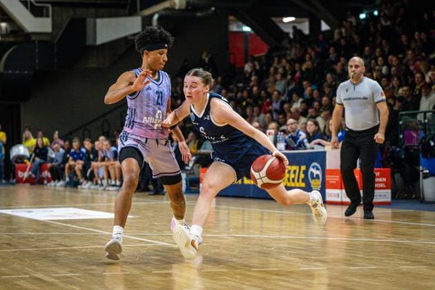 Basketball Berlin 25 10 2025 Season 2025 2026 Toyota DBBL 1 Bundesliga Women, Women Alba Berlin SYNTAINICS MBC Nicole Brochlitz MBC, No 06 Deeshyra Thomas Alba, No 21