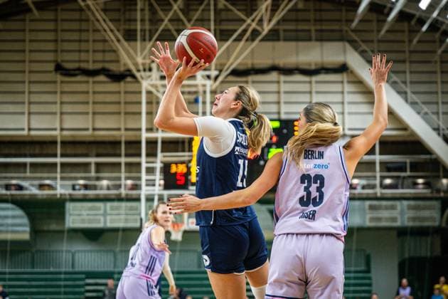 Basketball Berlin 25 10 2025 Season 2025 2026 Toyota DBBL 1 Bundesliga Women, Women Alba Berlin SYNTAINICS MBC Sona Svetlikova MBC, No 15 Emily Kiser Alba, No 33