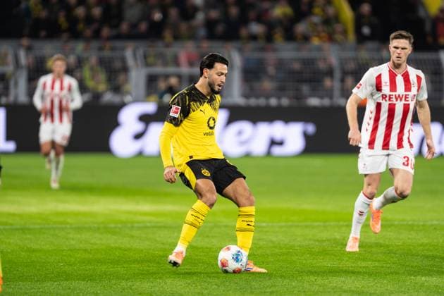 GER, 1 FBL, Borussia Dortmund vs 1 FC Köln 25 10 2025, Signal Iduna Park, Dortmund, GER, 1 FBL, Borussia Dortmund vs 1 FC Köln in picture Ramy Bensebaini Borussia Dortmund, 5 single action whole body whole body ball on foot nordphotoxGmbHxx xChristianxSchulze nph000300