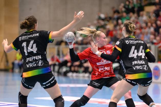 Marie, Steffen Kreislaeufer, VfL Oldenburg, 14 , Johanna, Reichert Rueckraum, Thueringer HC, 29 , Lisa Marie, Fragge Rueckraum Links, VfL Oldenburg, 44 GER, Thuringia, Thueringer HC vs VfL Oldenburg, Alsco Handball Bundesliga Frauen, 1 Handballbundesliga Frauen, Handball, Matchday 6, Season 2025 2026, 6 p.m., 25 10 2025 GER, Thuringia, Thueringer HC v VfL Oldenburg, Alsco Handball Bundesliga Frauen, 1 Handballbundesliga Frauen, Handball, Matchday 6, Season 2025 2026, 6 p.m., 25 10 2025 Bad Langensalza Copyright: xEibner-Pressefoto MartinxHerbstx EP_MHT
