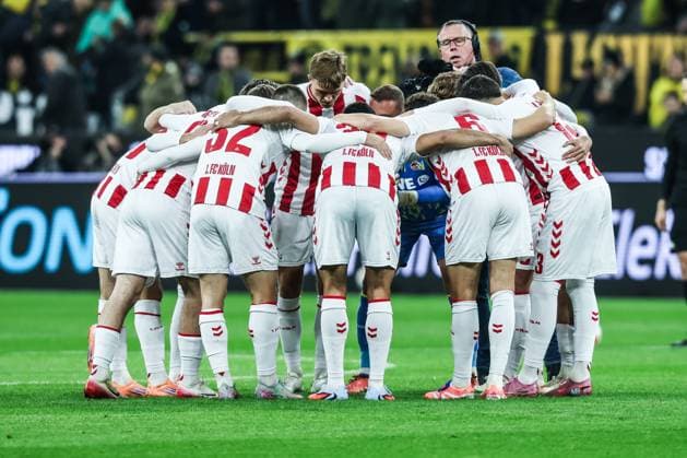 Sport, Football, Bundesliga Season 2025 2026 8 Matchday Borussia Dortmund 1 FC Köln 25 10 2025, SIGNAL IDUNA PARK Team circle 1 FC Köln Dortmund SIGNAL IDUNA PARK North Rhine-Westphalia Germany