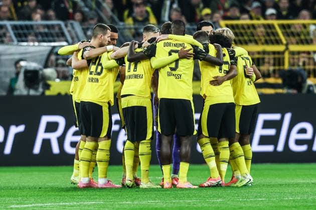 Sport, Football, Bundesliga Season 2025 2026 8 Matchday Borussia Dortmund 1 FC Köln 25 10 2025, SIGNAL IDUNA PARK Team circle Borussia Dortmund Dortmund SIGNAL IDUNA PARK North Rhine-Westphalia Germany