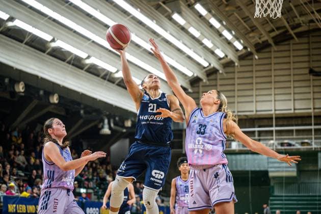 Basketball Berlin 25 10 2025 Season 2025 2026 Toyota DBBL 1 Bundesliga Women, Women Alba Berlin SYNTAINICS MBC Rachel Arthur MBC, No 21 Emily Kiser Alba, No 33