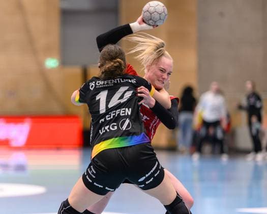 Marie, Steffen Kreislaeufer, VfL Oldenburg, 14 , Johanna, Reichert Rueckraum, Thueringer HC, 29 GER, Thuringia, Thueringer HC vs VfL Oldenburg, Alsco Handball Bundesliga Frauen, 1 Handballbundesliga Frauen, Handball, 6 Spieltag, 2025 2026 season, 6 p.m., 25 10 2025 GER, Thuringia, Thueringer HC v VfL Oldenburg, Alsco Handball Bundesliga Frauen, 1 Handballbundesliga Frauen, Handball, Matchday 6, 2025 2026 season, 6 p.m., 25 10 2025 Bad Langensalza Copyright: xEibner-Pressefoto MartinxHerbstx EP_MHT