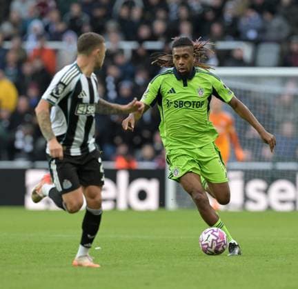 Alex Iwobi of Fulham Newcastle United v Fulham, Premier League, Football, St James Park, Newcastle, UK - 25 Oct 2025Newcastle St James Park United Kingdom EDITORIAL USE ONLY No use with unauthorised audio, video, data, fixture lists, club league logos or live services. Online in-match use limited to 120 images, no video emulation. No use in betting, games or single club league player publications. Copyright: xGreigxCowie Shutterstockx 15593332cs
