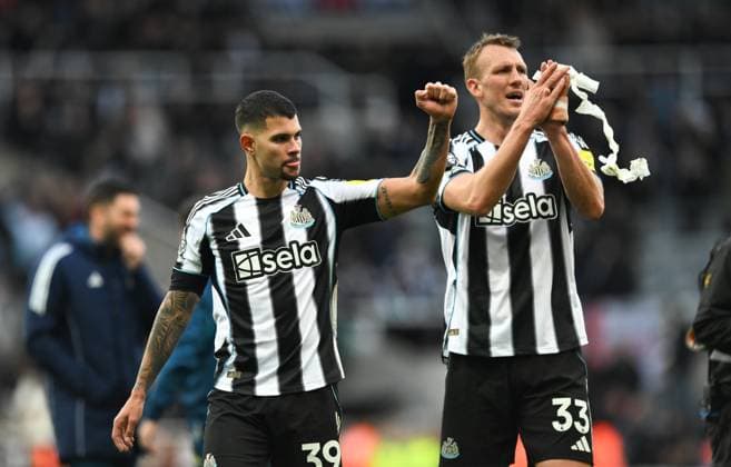 Bruno Guimaraes of Newcastle United (left) celebrates after full time during the Premier League 2025 26 League match between Newcastle United FC and Fulham at St James Park on October 25, 2025 in Newcastle upon Tyne, England. Copyright: xRichardxLee SportsxPressxPhotox Sportspressphoto_SPR50929