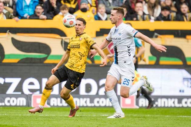 25 10 2025, xomx, Soccer 2 Bundesliga, Dynamo Dresden SC Paderborn 07 v l Konrad Faber Dynamo Dresden on the ball with a good chance in a duel with Tjark Scheller SC Paderborn 07 DFL DFB REGULATIONS PROHIBIT ANY USE OF PHOTOGRAPHS as IMAGE SEQUENCES and or QUASI VIDEO Dresden
