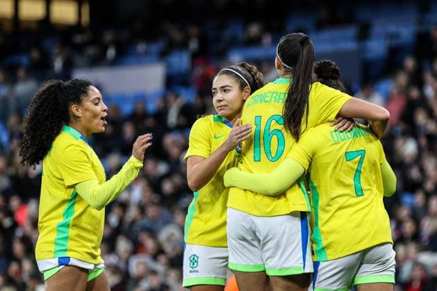 Dudinha (7 Brazil) celebrates scoring the second goal for Brazil during the Womens International Friendly, Länderspiel, Nationalmannschaft football match between England and Brazil at Etihad Stadium in Manchester, England Copyright: xNataliexMincher SPPx Sportspressphoto_SPR50938