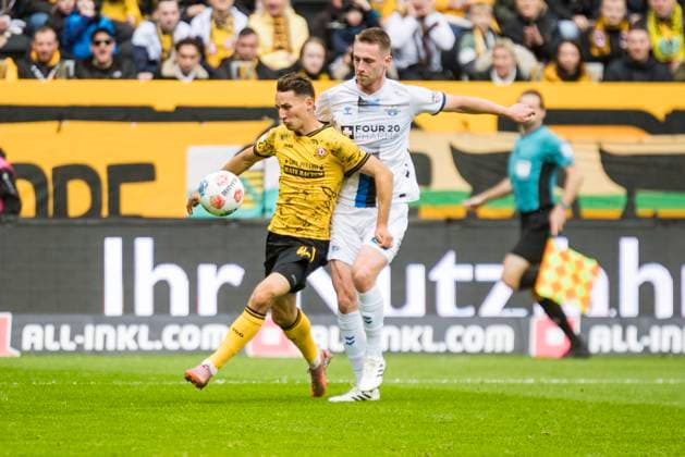 25 10 2025, xomx, Soccer 2 Bundesliga, Dynamo Dresden SC Paderborn 07 v l Konrad Faber Dynamo Dresden on the ball with a good chance in a duel with Tjark Scheller SC Paderborn 07 DFL DFB REGULATIONS PROHIBIT ANY USE OF PHOTOGRAPHS as IMAGE SEQUENCES and or QUASI VIDEO Dresden