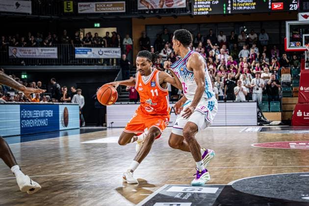 1 Basketball Bundesliga, easyCredit BBL, Season 2025 2026, Men, Main round, 5 Matchday, 25 10 2025, RASTA Vechta Telekom Baskets Bonn Alonzo Verge 11 RASTA Vechta in action Vechta RASTA Dome Lower Saxony Germany