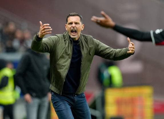 Dino Toppmoeller Eintracht Frankfurt, Head Coach reacts GER, Eintracht Frankfurt vs FC St Pauli, Football, 1 Bundesliga, Matchday 8, Season 2025 2026, 25 10 2025 DFL REGULATIONS PROHIBIT ANY USE OF PHOTOGRAPHS AS IMAGE SEQUENCES AND OR QUASI VIDEO GER, Eintracht Frankfurt vs FC St Pauli, Football, 1 Bundesliga, Matchday 8, Season 2025 2026, 25 10 2025 Frankfurt Copyright: xEibner-Pressefoto ScottxColemanx EP_SCN