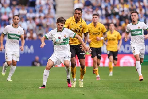 October 25, 2025, Cornella, Barcelona, SPAIN: Aleix Febas of Elche CF and Charles Pickel of RCD Espanyol compete for the ball during the Spanish league, La Liga EA Sports, football match played between RCD Espanyol and Elche CF at RCDE Stadium on October 25, 2025 in Cornella, Barcelona, Spain. Cornella SPAIN - ZUMAa181 20251025_zaa_a181_162 Copyright: xJavierxBorregox