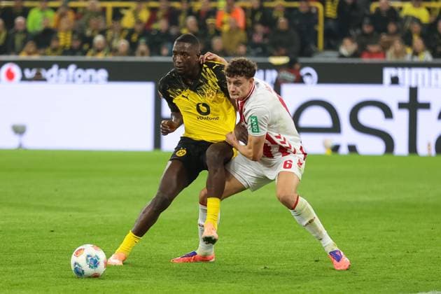 duel between Serhou Guirassy Borussia Dortmund, 9 and Eric Martel 1 FC Koeln, 6 GER, Borussia Dortmund vs 1 FC Koeln, Football, 1 Liga, Matchday 8, Season 2025 2026, 25 10 2025 DFL REGULATES PROHIBIT ANY USE OF PHOTOGRAPHS AS IMAGE SEQUENCES AND OR QUASI VIDEO GER, Borussia Dortmund vs 1 FC Koeln, Football, 1 Liga, Matchday 8, Season 2025 2026, 25 10 2025 Dortmund Copyright: xEibner-Pressefoto FrankxZeisingx EP_FZG