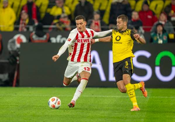 Duel between Said El Mala 1 FC Koeln, 13 and Waldemar ANTON Borussia Dortmund, 3 25 10 2025, Football, 1 Bundesliga Borussia Dortmund 1 FC Köln in Dortmund, Signal Iduna Park DFL regulations prohibit any use of photographs as image sequences and or quasi video Copyright: HMBxMedia xMarcoxBader