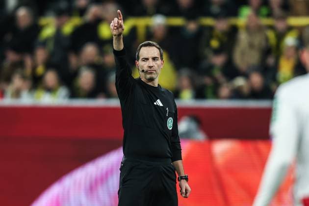 Sport, Football, Bundesliga Season 2025 2026 8 Matchday Borussia Dortmund 1 FC Köln 25 10 2025, SIGNAL IDUNA PARK Benjamin Brand Referee Dortmund SIGNAL IDUNA PARK North Rhine-Westphalia Germany