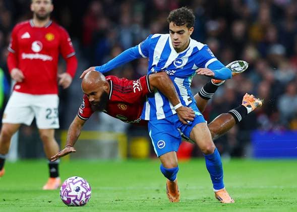 Bryan Mbeumo of Manchester United, ManU and Yasin Ayari of Brighton & Hove Albion Manchester United v Brighton and Hove Albion, Premier League, Football, Old Trafford, Manchester, UK - 25 Oct 2025Manchester Old Trafford United Kingdom EDITORIAL USE ONLY No use with unauthorised audio, video, data, fixture lists, club league logos or live services. Online in-match use limited to 120 images, no video emulation. No use in betting, games or single club league player publications. Copyright: xMattxWest Shutterstockx 15593413z
