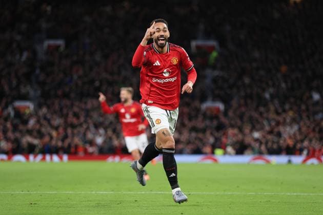 Fußball Premier League Manchester United gegen Brighton Hove Albion 25. Oktober 2025 Premier League Manchester United gegen Brighton Hove Albion Matheus Cunha von Manchester United jubelt nach seinem ersten Tor Foto Simon Stacpoole Abseits Manchester UK  Copyright: xSimonxStacpoolexOffside