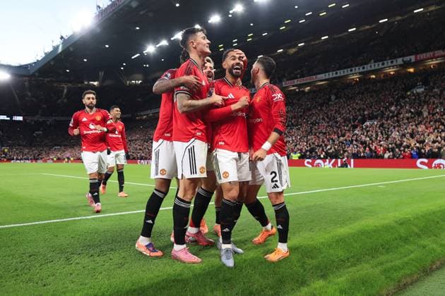 Fußball Premier League Manchester United gegen Brighton Hove Albion 25. Oktober 2025 Premier League Manchester United gegen Brighton Hove Albion Matheus Cunha von Manchester United jubelt nach seinem ersten Tor Foto Simon Stacpoole Abseits Manchester UK  Copyright: xSimonxStacpoolexOffside