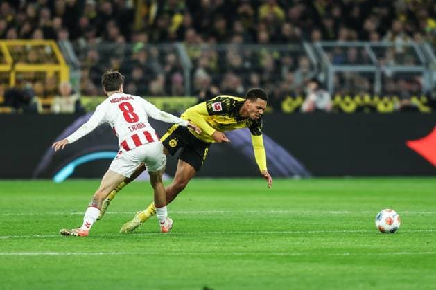 Sport, Football, Bundesliga Season 2025 2026 8 Matchday Borussia Dortmund 1 FC Köln 25 10 2025, SIGNAL IDUNA PARK Denis Huseinbasic 1 FC Köln, 8 Felix Nmecha Borussia Dortmund, 8 Duel Dortmund SIGNAL IDUNA PARK North Rhine-Westphalia Germany