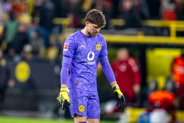 25 10 2025 Football Borussia Dortmund 1 FC Köln, Matchday 8 at Signal Iduna Park Goalkeeper Gregor Kobel Borussia Dortmund reacts IMPORTANT NOTE In accordance with the regulations of the DFL and the DFB, it is prohibited to use or have used photographs taken in the stadium and or of the match in the form of sequential images and or video-like photo series Copyright: xDavidxInderliedx