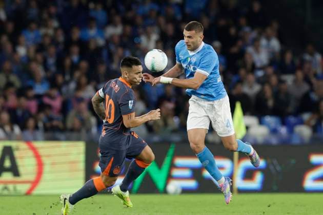 Football match SSC Napoli vs Inter Napoli s Italian defender Alessandro Buongiorno challenges for the ball with Inter™s Argentinian forward Lautaro Martinez during the Serie A football match between SSC Napoli and Inter at the Diego Armando Maradona Stadium in Naples, on October 25, 2025. _BPH7805 Copyright: xAntonioxBalascox