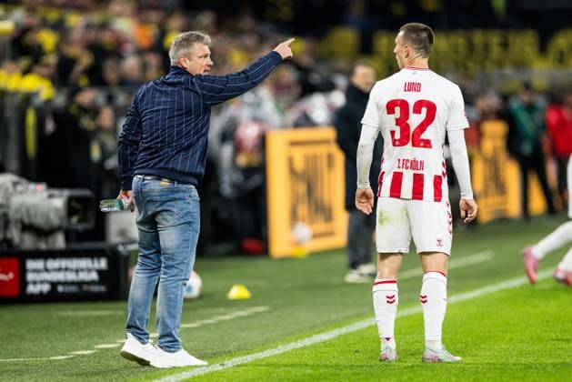 1 Fussball Bundesliga Borussia Dortmund vs 1 FC Koeln, 25 10 2025 DORTMUND, GERMANY OCTOBER 25 Lukas Kwasniok Head Coach 1 FC Koeln coaching Kristoffer Lund 1 FC Koeln, 32 during the Bundesliga match between Borussia Dortmund vs 1 FC Koeln at Signal Iduna Park on matchday 8 of the 1 Fussball Bundesliga on October 25, 2025 in Dortmund, Germany Copyright: xBEAUTIFULxSPORTS Wunderlx