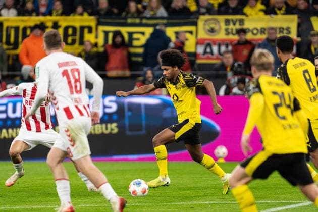 GER, 1 FBL, Borussia Dortmund vs 1 FC Köln 25 10 2025, Signal Iduna Park, Dortmund, GER, 1 FBL, Borussia Dortmund vs 1 FC Köln in picture Karim Adeyemi Borussia Dortmund, 27 single action whole body whole body ball on foot nordphotoxGmbHxx xChristianxSchulze nph000300
