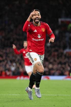 Fußball Premier League Manchester United gegen Brighton Hove Albion 25. Oktober 2025 Premier League Manchester United gegen Brighton Hove Albion Matheus Cunha von Manchester United jubelt nach seinem ersten Tor Foto Simon Stacpoole Abseits Manchester UK  Copyright: xSimonxStacpoolexOffside