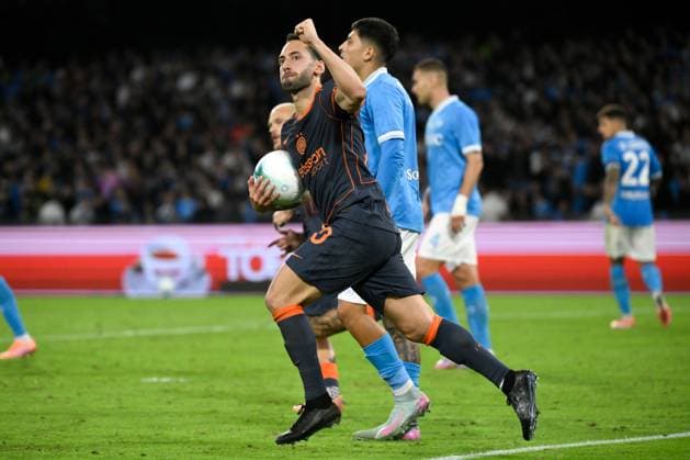 Hakan Calhanoglu of FC Internazionale celebrates after scoring on penalty the goal of 2-1 for his side during the Serie A 2025 2026 football match between SSC Napoli and FC Internazionale at Diego Armando Maradona stadium in Naples (Italy), October 25, 2025. andreaxstaccioli