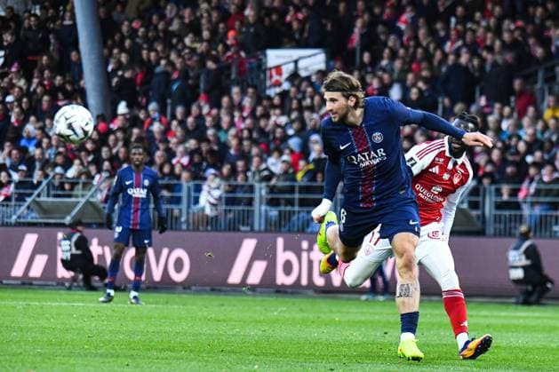FOOTBALL : Stade Brestois 29 vs Paris Saint Germain - Ligue 1 - JournÃ e 9 - 25 10 2025 Ilya Zabarnyi (Paris SG) BrestFrance  Copyright: xBaptistexAutissierx