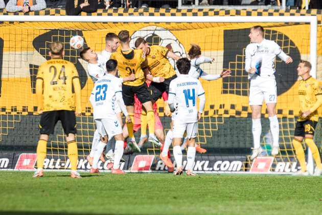 25 10 2025, xomx, Soccer 2 Bundesliga, Dynamo Dresden SC Paderborn 07 v l Action im Strafraum der Gaeste DFL DFB REGULATIONS PROHIBIT ANY USE OF PHOTOGRAPHS as IMAGE SEQUENCES and or QUASI VIDEO Dresden