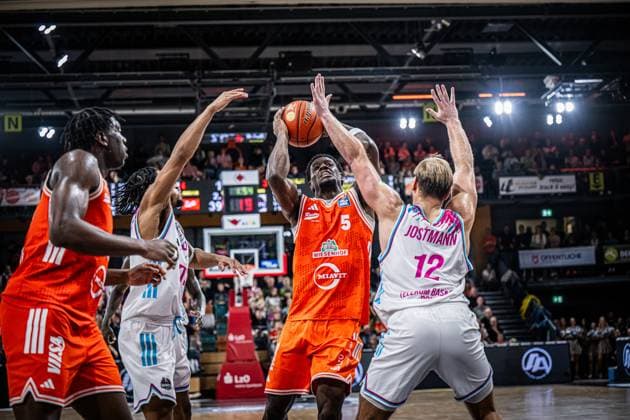 1 Basketball Bundesliga, easyCredit BBL, Season 2025 2026, Men, Main round, Matchday 5, 25 10 2025, RASTA Vechta Telekom Baskets Bonn TJ Bamba 5 RASTA Vechta in action Vechta RASTA Dome Lower Saxony Germany