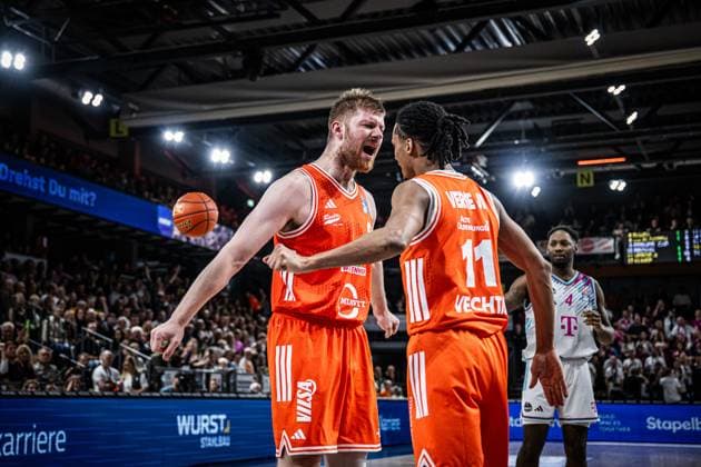 1 Basketball Bundesliga, easyCredit BBL, Season 2025 2026, Men, Main round, Matchday 5, 25 10 2025, RASTA Vechta Telekom Baskets Bonn Luc van Slooten 6 RASTA Vechta shows emotions during the game Vechta RASTA Dome Lower Saxony Germany
