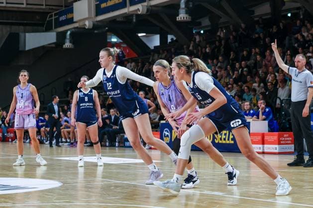 Anna Alborova (Syntainics MBC, 12), Marie Bertholdt (Alba Berlin, 04) and Sona Svetlikova (Syntainics MBC, 15)by the free throw, Alba Berlin Frauen vs Syntainics MBC, Basketball, 1. DBBL, Spieltag 5, Photo: Foot.Bowl Thomas Sobotzki Copyright: xFootxBowl ThomasxSobotzkix