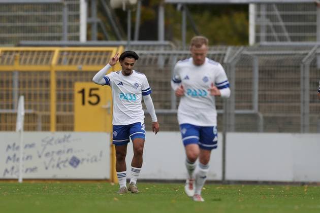 25 10 2025, xjcx, Men, Soccer, Season 2025 2026, Regionalliga Bayern, 15 Matchday SV Viktoria Aschaffenburg VfB Eichstaett Lian Akkus Rodriguez 8, SV Viktoria Aschaffenburg , Goal celebration after the 1 0 Aschaffenburg Stadion am Schoenbusch Bayern Germany