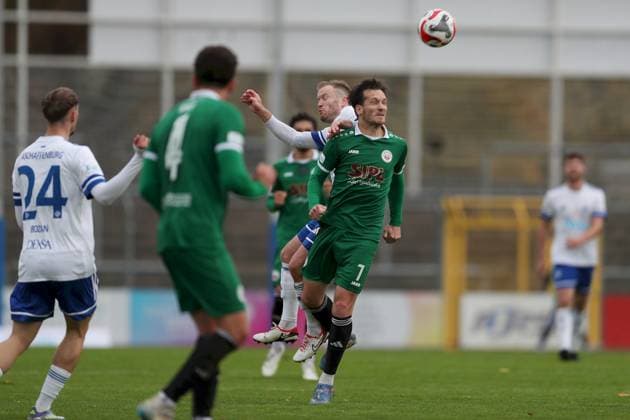 25 10 2025, xjcx, Men, Soccer, Season 2025 2026, Regionalliga Bayern, 15 Matchday SV Viktoria Aschaffenburg VfB Eichstaett Roberto Desch 6, SV Viktoria Aschaffenburg and Lucas Schraufstetter 7, VfB Eichstätt Aschaffenburg Stadion am Schoenbusch Bayern Germany