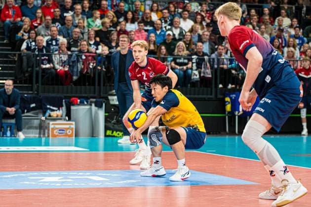 Volleyball I Men I Season 2025 2026 I Volleyball Bundesliga I 2 Matchday I SVG Lüneburg cerebricks Volley Goats Mitteldeutschland I 25 10 2025 Sho Takahashi 21, SVG Lüneburg in reception Copyright: xLobeca Bjorn-OlexKehmx