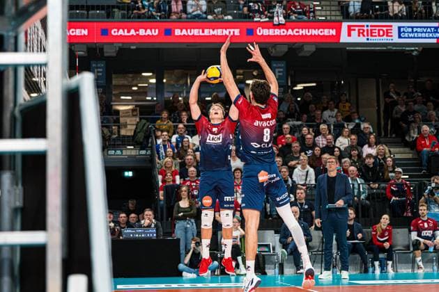 Volleyball I Men I Season 2025 2026 I Volleyball Bundesliga I 2 Matchday I SVG Lüneburg cerebricks Volley Goats Mitteldeutschland I 25 10 2025 Santeri Riku Matias Välimaa 12, SVG Lüneburg playing Cole Matthew Young 8, SVG Lüneburg Copyright: xLobeca Bjorn-OlexKehmx