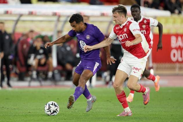 AS Monaco FC v Toulouse FC - Ligue 1 McDonald s 2025 2026 Cristian Casseres Jr of Toulouse and Aleksandr Golovin of AS Monaco challenge during the Ligue 1 McDonald s match between Monaco FC and Toulouse at Stade Louis II on October 25, 2025 in Monaco, Monaco. Monaco Stade Louis II Monaco Monaco Copyright: xNealxSimpson Sportsphoto APLx 14139609
