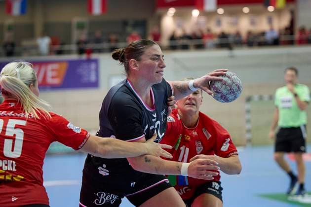 Lilli Roepcke Halle, 25 , Gabriela Bitolo Tussies, 22 , Lea Gruber Halle, 19 , SV Union Halle Neustadt vs TuS Metzingen, Handball Bundesliga Frauen, Saison 2025 26, 6 Spieltag, 25 10 2025 Halle SWH Arena Sachsen Anhalt Germany